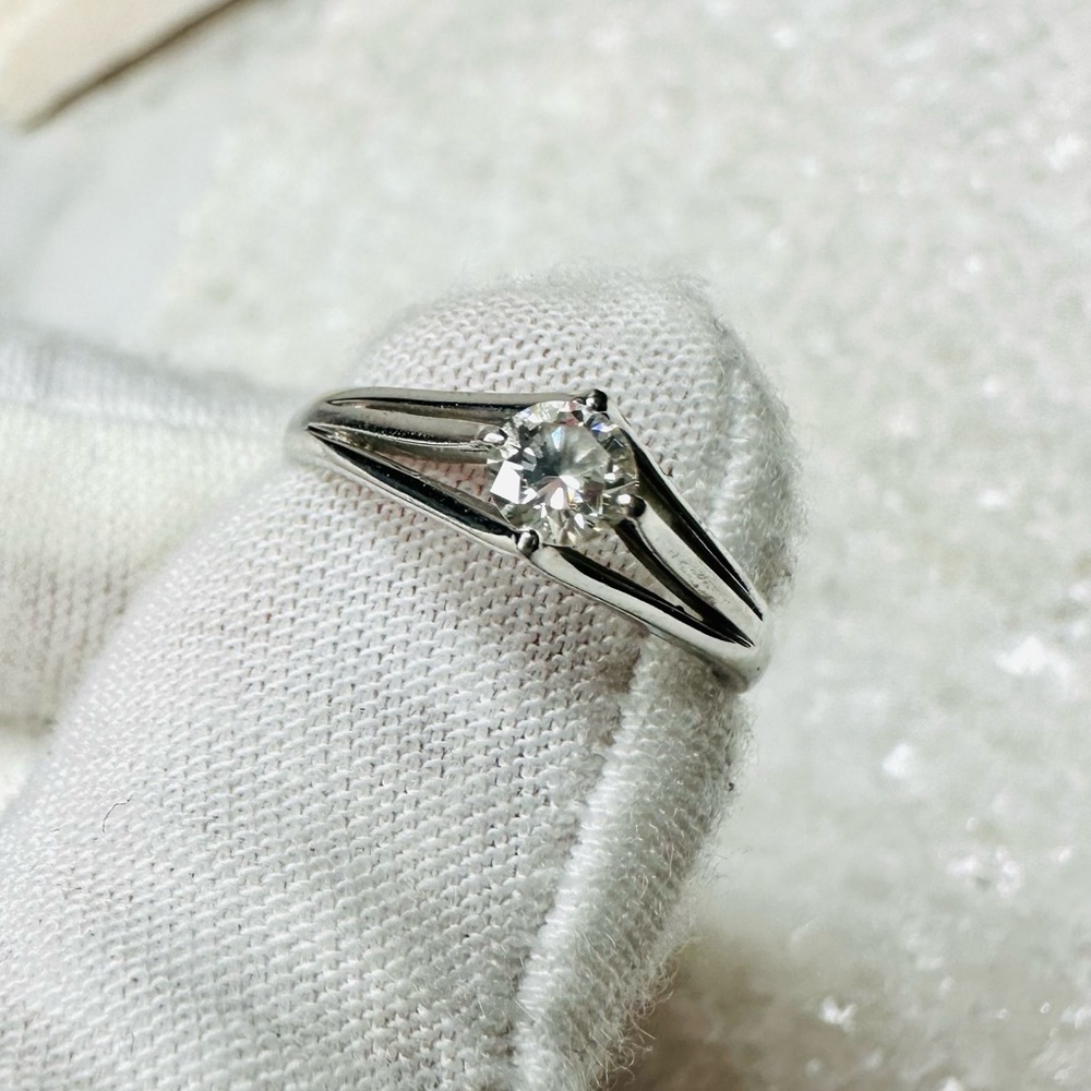 EUC Christian Dior PT900 Platinum .50 ct Diamond Ring - Picture 14 of 17